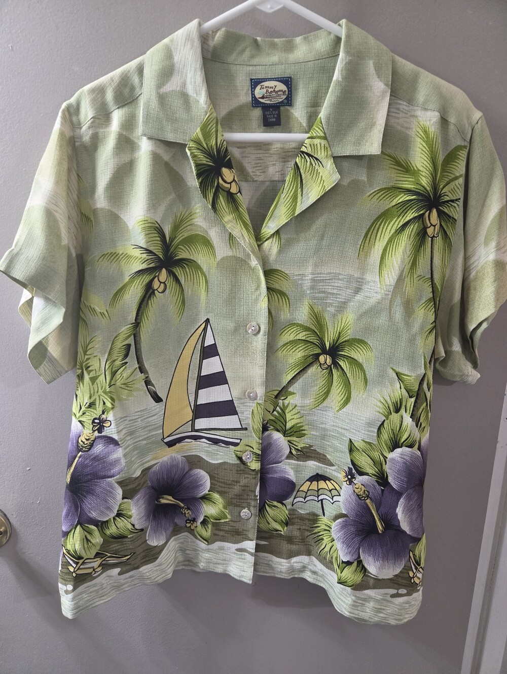 Tommy Bahama Women's Light Green 100% Silk And Button Shirt. Sz L
